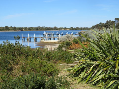 Lakes Waterfront Motel - Accommodation Australia 2