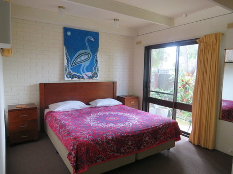 Lakes Waterfront Motel - Accommodation Australia 3