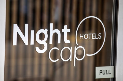 Nightcap At Carlyle Hotel - Australia Shopping 4