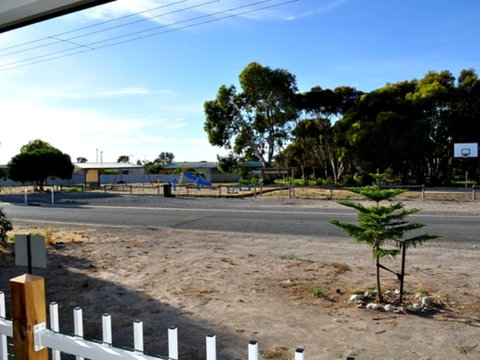 The Dwicke - Accommodation Australia 9