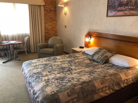 The Crossing Motel Junee - Local Tourism 2