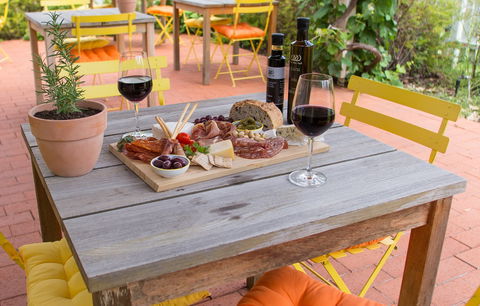 The Horatio Motel And King Suites - Local Tourism 3