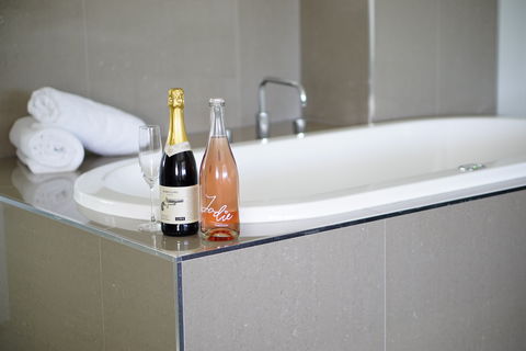 The Horatio Motel And King Suites - Local Tourism 4