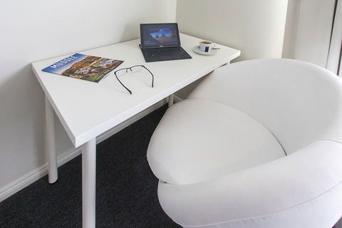 The Horatio Motel And King Suites - Local Tourism 8