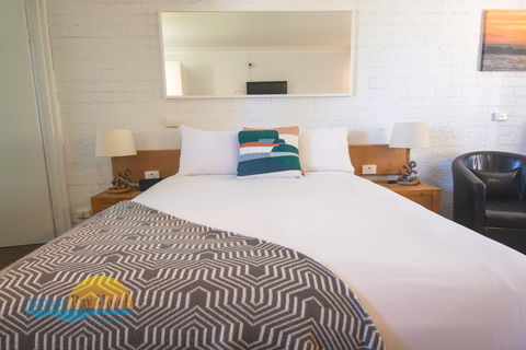 Anchor Bay Motel - Local Tourism 3