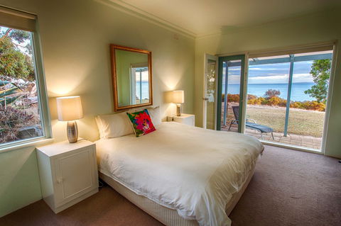 Antechamber Bay Retreats - Australia Shopping 0