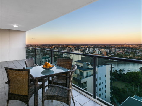 IStay River City Brisbane - Local Tourism 0