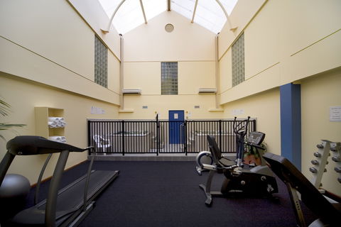 Madison Capital Executive Apartment Hotel - Local Tourism 2