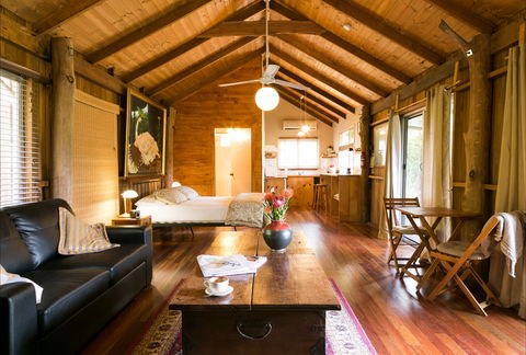 Mavis's Kitchen And Cabins - Local Tourism 0