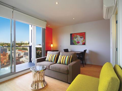 Oaks Melbourne South Yarra Suites - Local Tourism 0