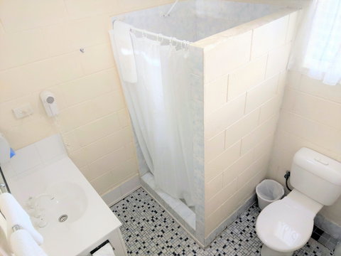 Sail Inn - Yeppoon - Local Tourism 5