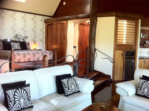 Secrets On The Lake - Accommodation Australia 2