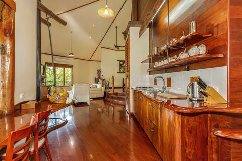 Secrets On The Lake - Accommodation Australia 4