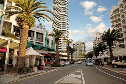 Talisman On Broadbeach Apartments - Bed n Breakfasts 6