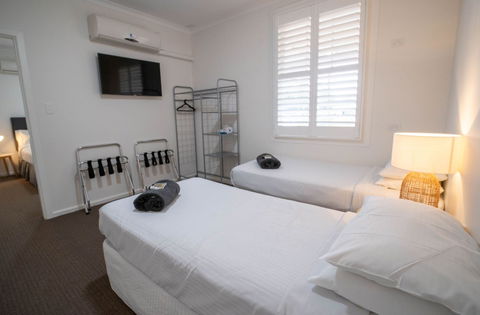The Platypus Accommodation And Cafe - Accommodation Australia 4