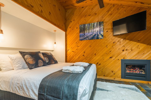 Waterfall Springs Retreat And Wildlife Sanctuary - Local Tourism 2