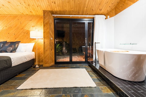 Waterfall Springs Retreat And Wildlife Sanctuary - Local Tourism 5