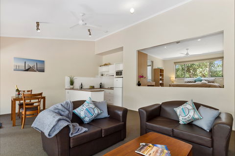 Waterfront Retreat At Wattle Point - Accommodation Australia 5