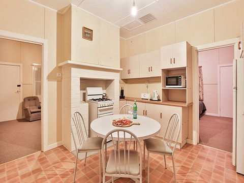 Willandra Cottage - Accommodation Australia 6