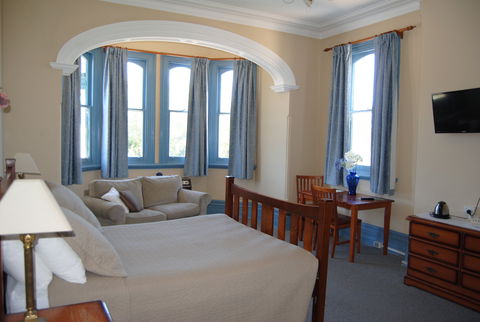 Airlie House Motor Inn - Local Tourism 1