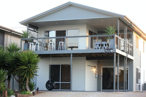 Cheers - Accommodation Australia 0