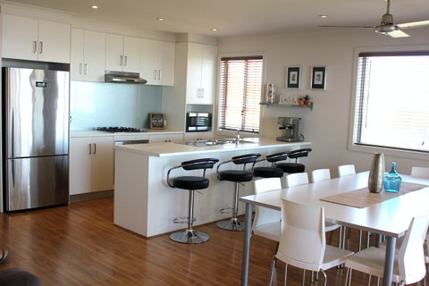 Cheers - Accommodation Australia 1