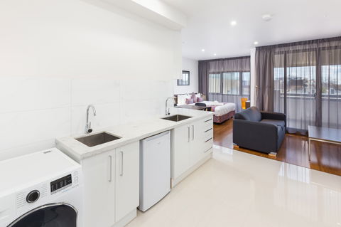 City Edge Dandenong Apartment Hotel - Accommodation Australia 2