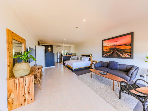 COAST Motel & Apartments - Local Tourism 1