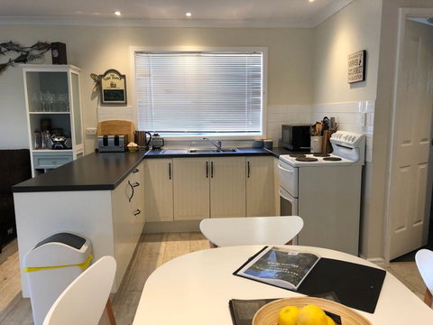 Flutterby's Beach Retreat Preston Beach - Local Tourism 1