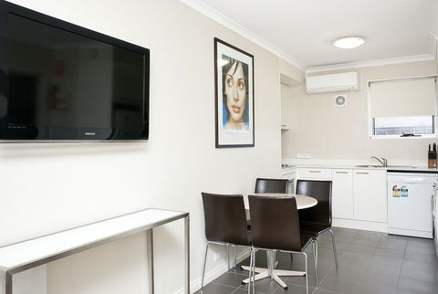 Forrest Hotel And Apartments - Local Tourism 1
