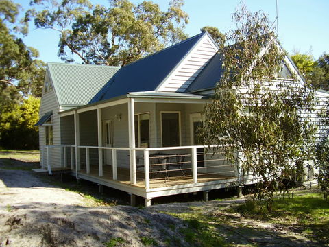 Hooked Inn Cottages - Local Tourism 0