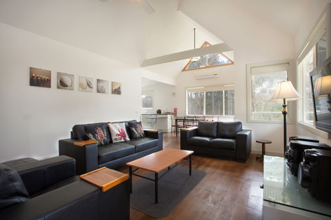 Hooked Inn Cottages - Local Tourism 1