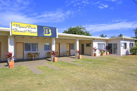 Moore Park Beach Motel - Local Tourism 0
