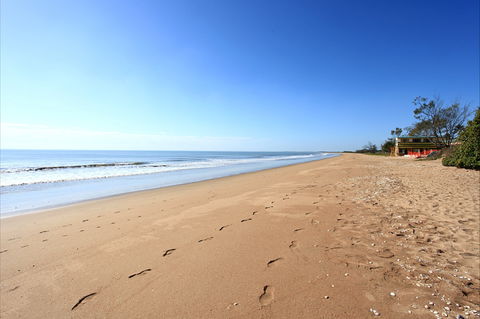Moore Park Beach Motel - Local Tourism 2
