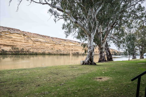 Page Drive Blanchetown  -River Shack Rentals - Accommodation Australia 1