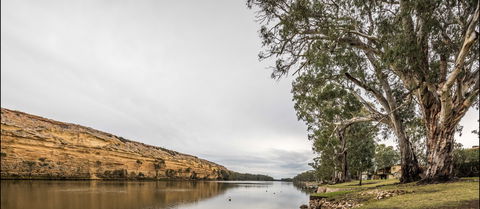Page Drive Blanchetown  -River Shack Rentals - Accommodation Australia 2