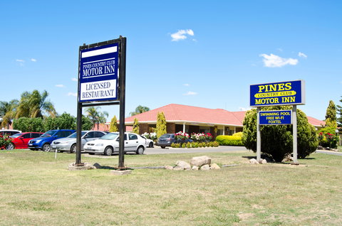 Pines Country Club Motor Inn - Accommodation Australia 0