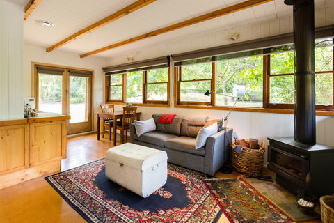 Braeside Mount Macedon Country Retreat - Local Tourism 0