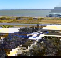 Coorong Aurora - Breathtaking Waterfront Escape - Local Tourism