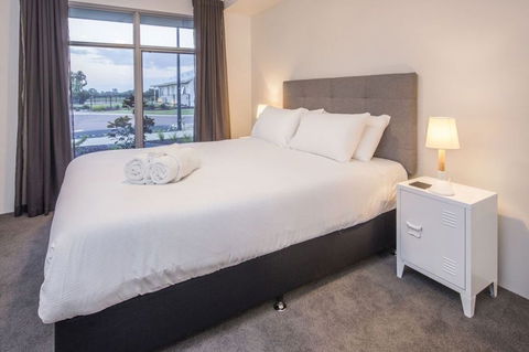 Fairway Lakeside - Accommodation Australia 2