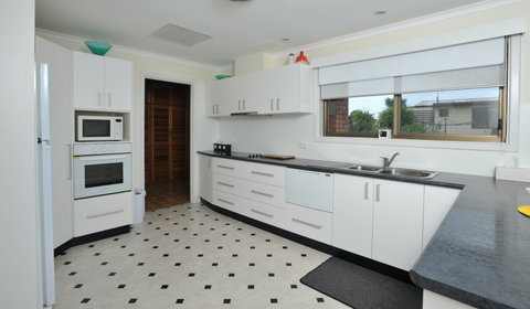 Seaview's Holiday House - Accommodation Australia 0