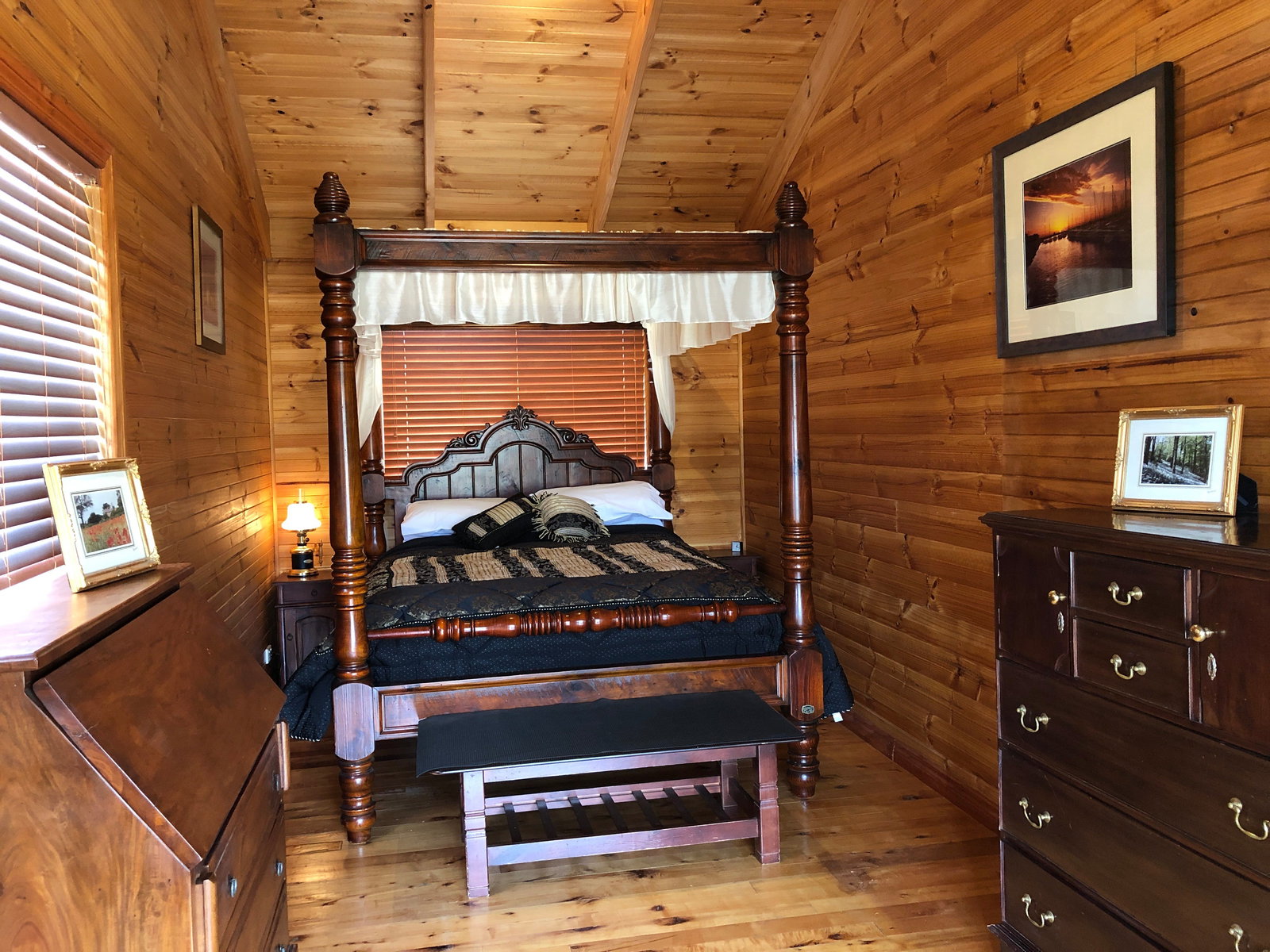 Royal George TAS Accommodation Australia