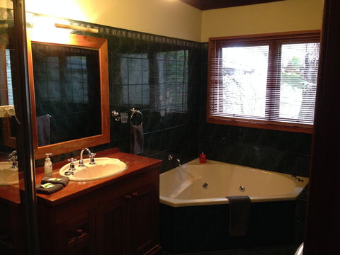 Studio Cottages Romantic Hideaway - Australia Shopping 1