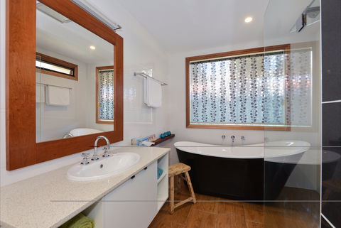 Trafalgar Premium Vintage Suites - Accommodation Australia 0