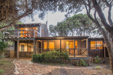 Yallingup Beach House - Bed n Breakfasts 0
