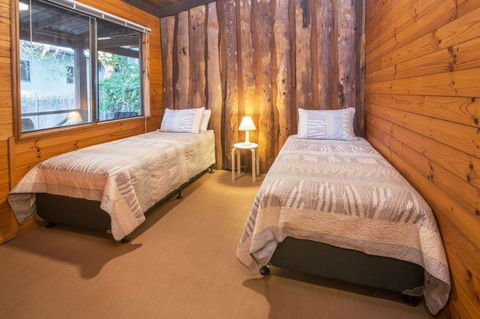 Yallingup Beach House - Bed n Breakfasts 2