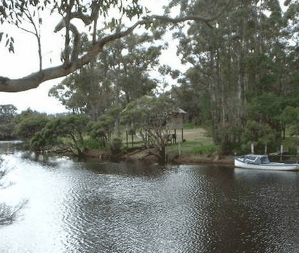 Gum Grove Chalets - Accommodation Australia 3