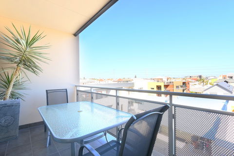 Antonas Verandah Apartments - Australia Shopping 2