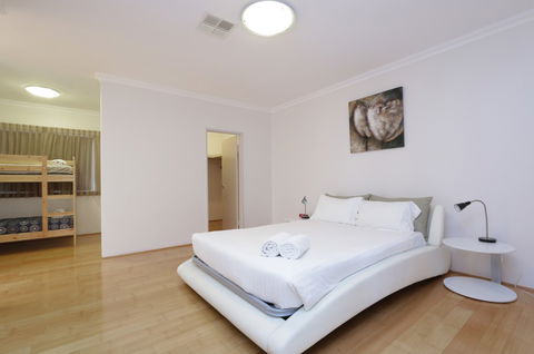 Antonas Verandah Apartments - Australia Shopping 5
