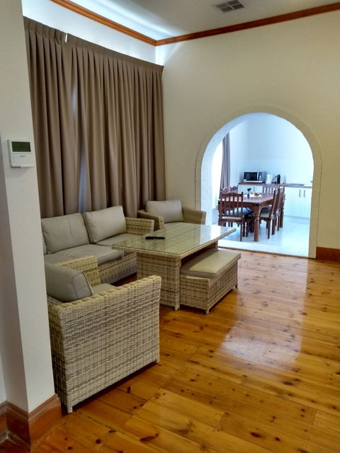 Adelaide Hills Birdwood Cottage - Local Tourism 0